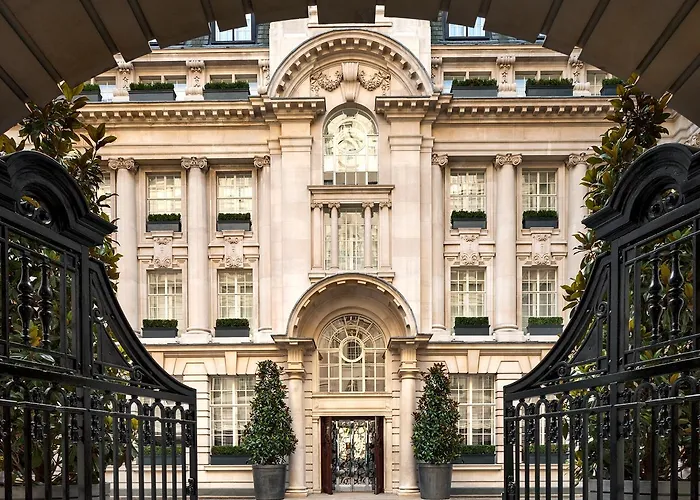 London Hotels Christmas: Find the Perfect Accommodations for a Festive Stay