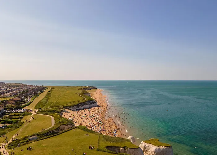 Top-Rated Hotels Near Margate's Stunning Beaches
