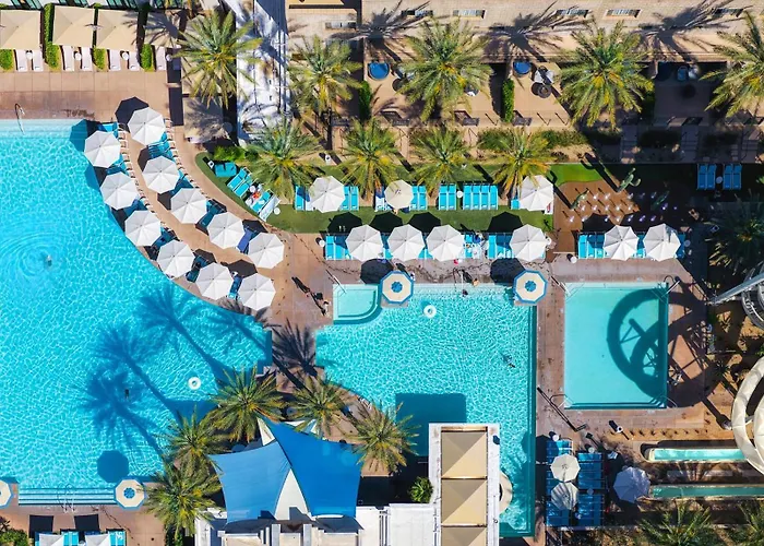 Best Phoenix Hotels with Pools
